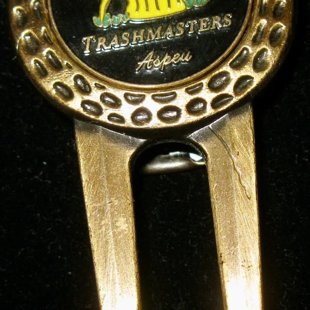 RARE TRASHMASTERS ASPEN DIVOT TOOL WITH BALLMARKER, PUTTER REST-NEW NEVER USED